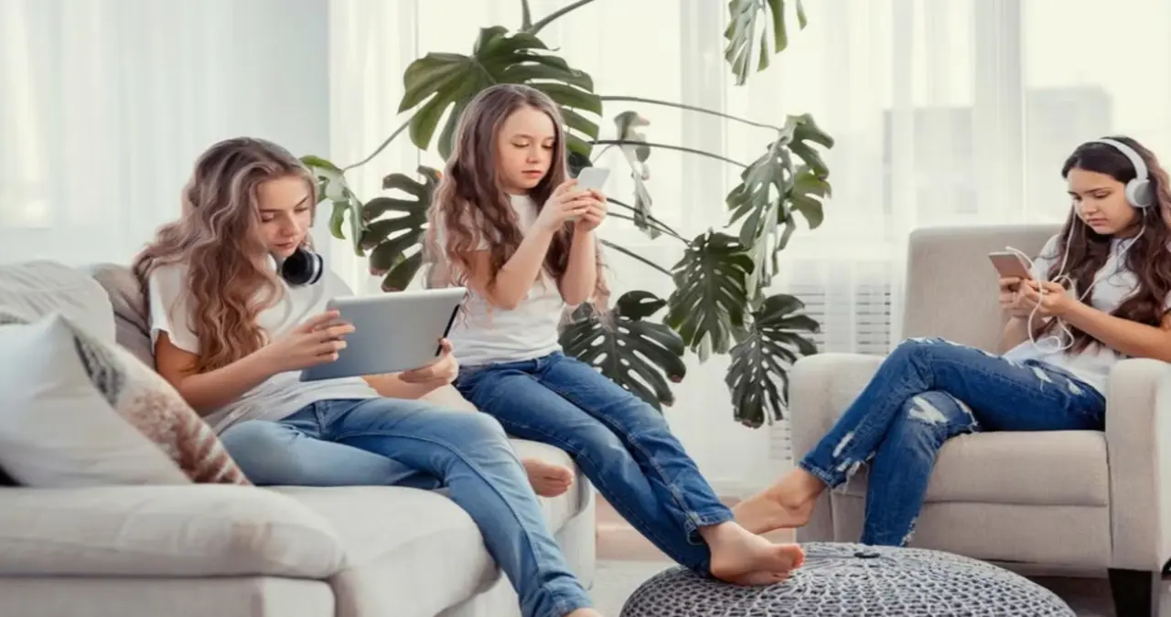 Social Media Girls Forum: A Deep Dive into the Online World of Influence and Expression Social Media Girls Forum: A Deep Dive into the Online World of Influence and Expression
